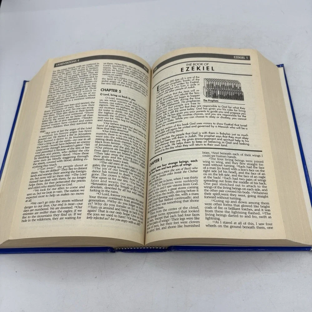 Vintage The Illustrated Bible Living Values Edition Student Blue Hardcover 1990